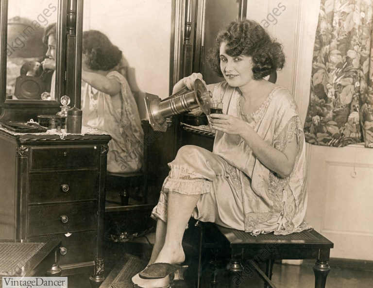 1920s Nightgowns, Pajamas and Robes History
