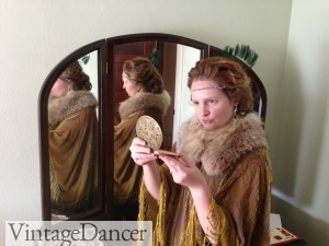 1920s makeup and clothing