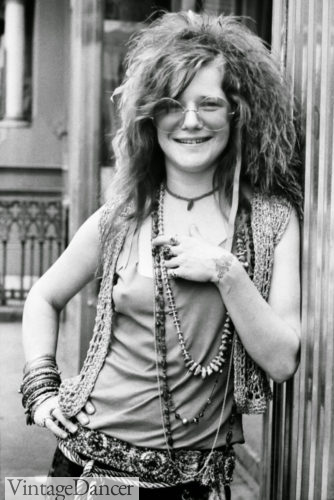 1960s hippie fashion women : Janis Jopin in hippie bohemian clothing in the late 1960's