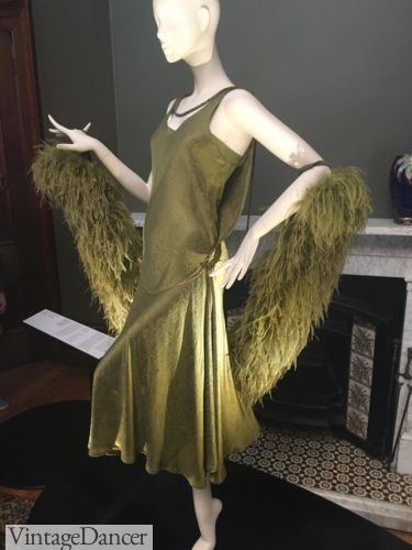 1920s Shawls, Scarves, Furs, Boa &#038; Wraps Styles History, Vintage Dancer