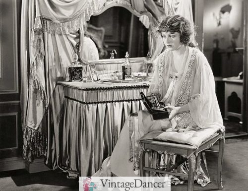 1920s A negligee robe worn at the vanity at VintageDancer
