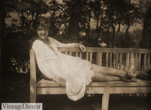 1920's womens fashion history - Early '20s Young Flapper in White Summer Dress