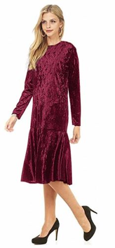 Simple 20s style drop waist dress in velvet. It only needs some accessories